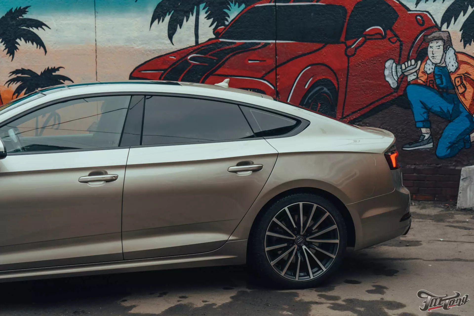 Audi A5. Кузовной ремонт, полная расклейка винила